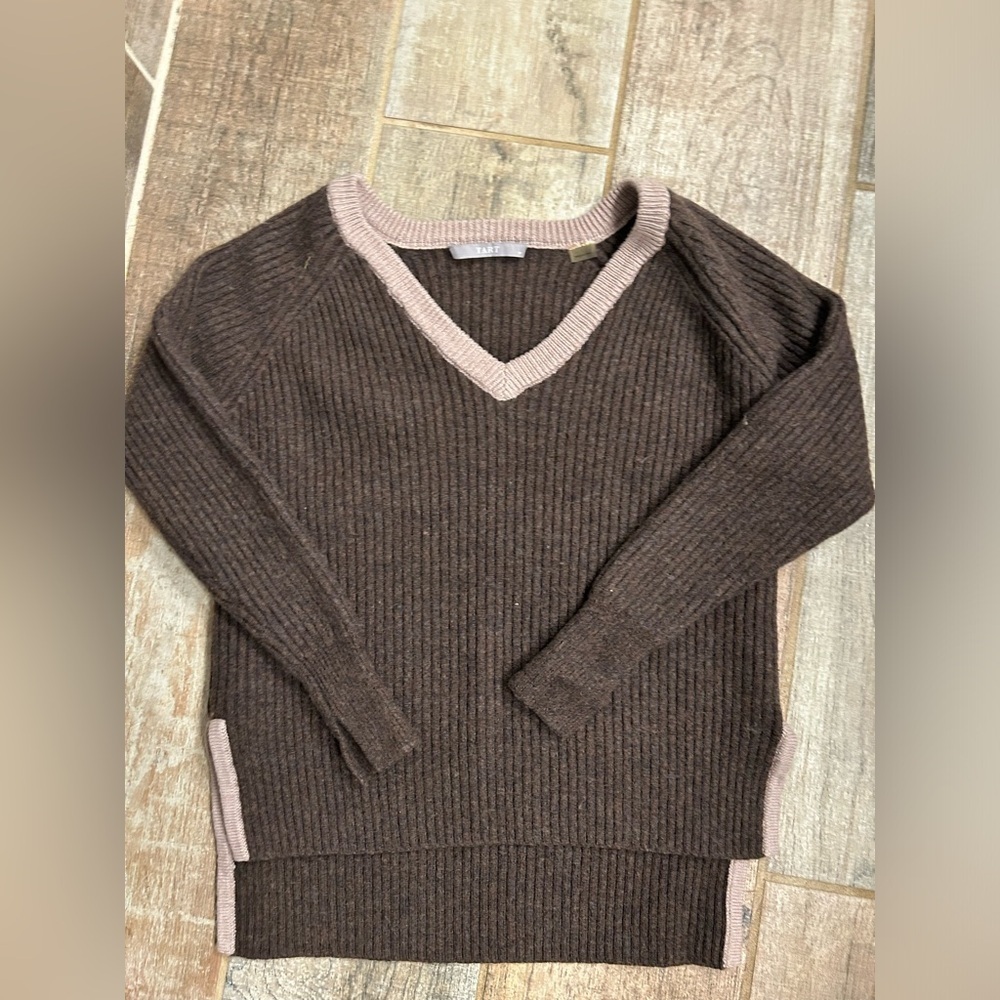 TART 100% Wool V Neck Sweater Women’s Size Medium